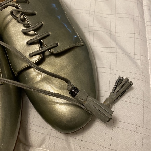 Silver patent leather lace ups - Picture 2 of 5